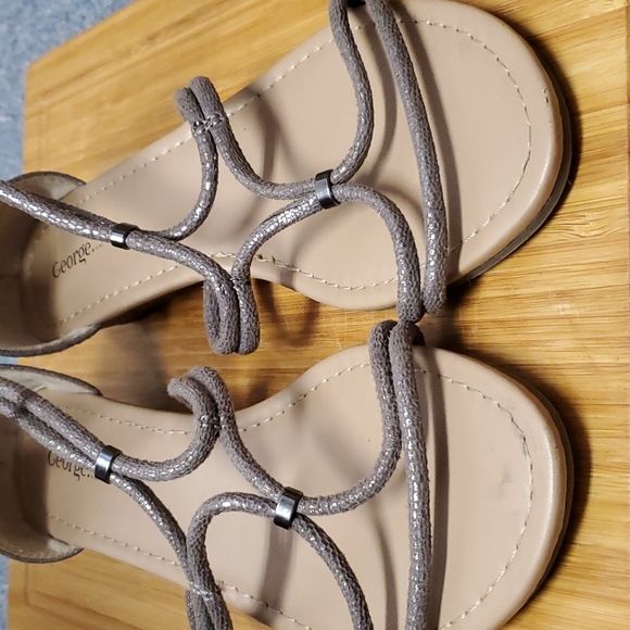 Flats - Picture 2 of 3